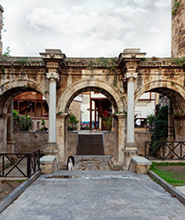 Hadrian Kapısı
