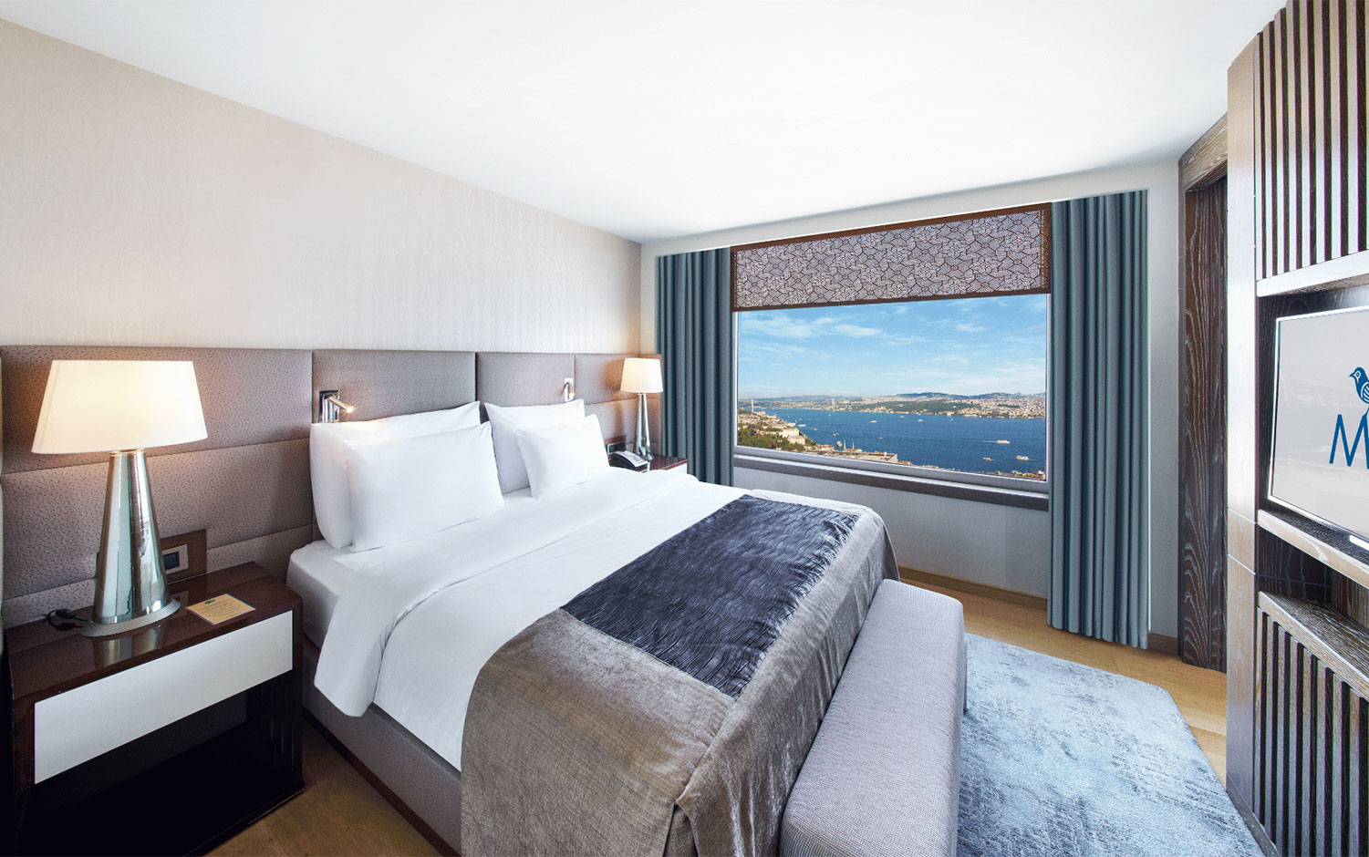 the-marmara-taksim-bosphorus-suit-galeri.jpg