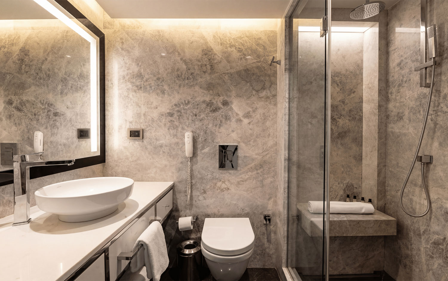 the-marmara-taksim-club-corner-bogaz-manzarali-oda-galeri4.jpg